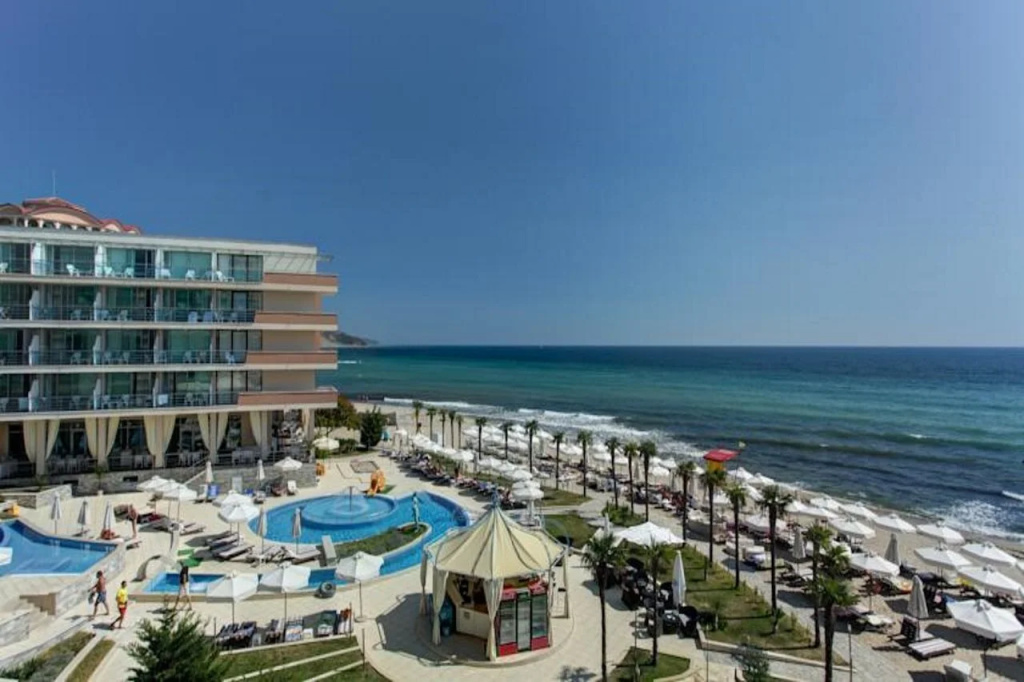 Beach & Waterfront