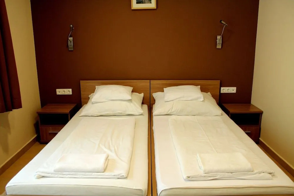 BF Hotel - фото 4