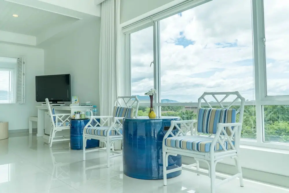 Двухместный люкс с частичным видом на море двуспальная кровать в Cera Resort Chaam