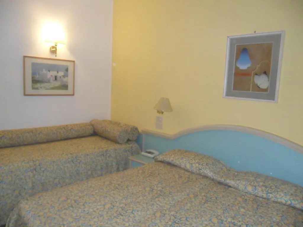Standard Triple room