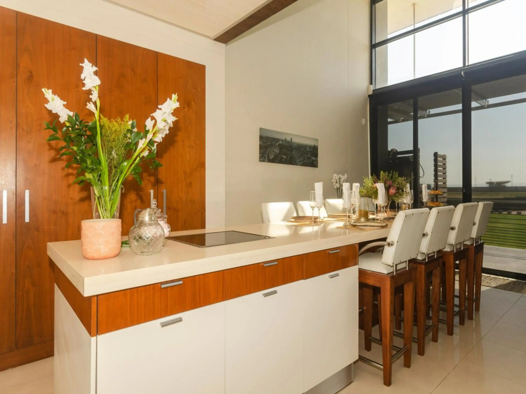 Quayside Waterfront Apartment — фото 2