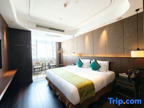 Deluxe Double room (full double bed)