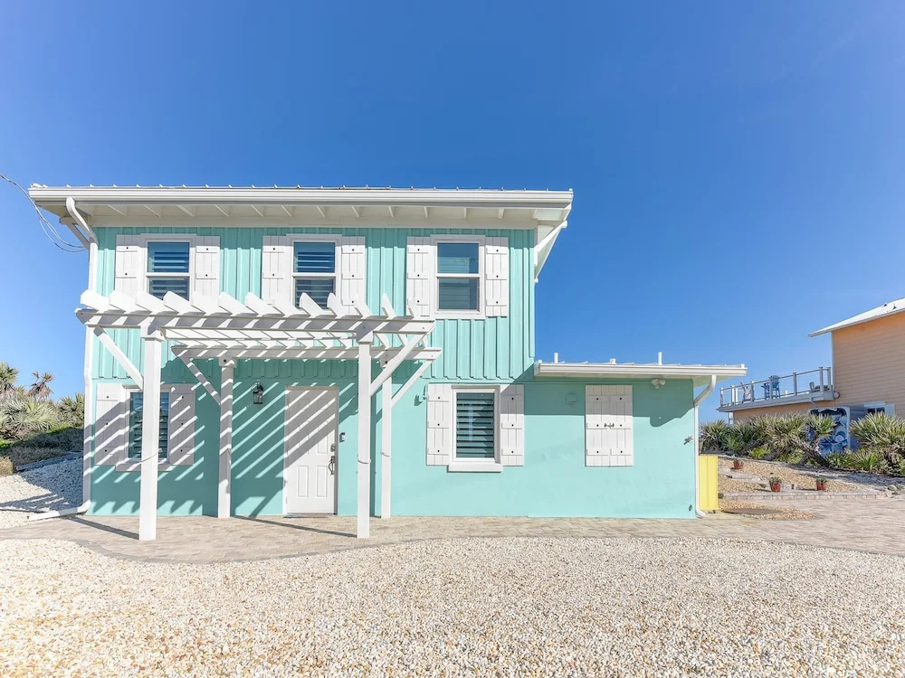 Romantic Beach House by Vtrips