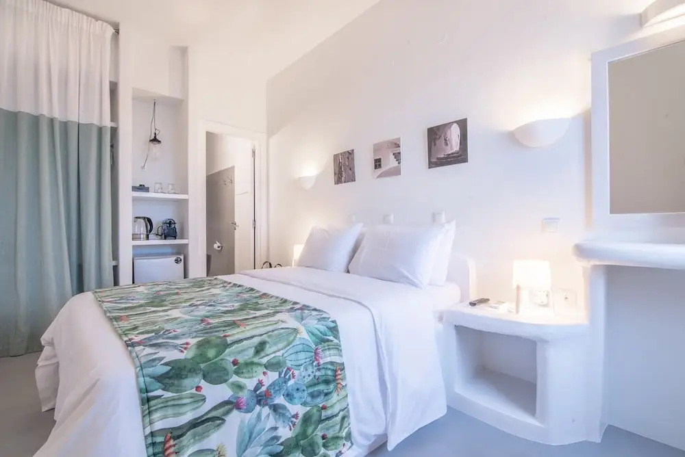 Standard room with partial sea view