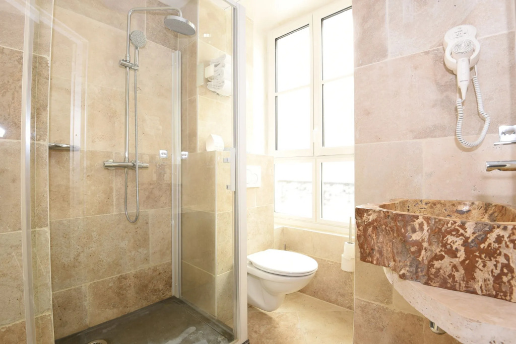 Hotel le Pavillon picture