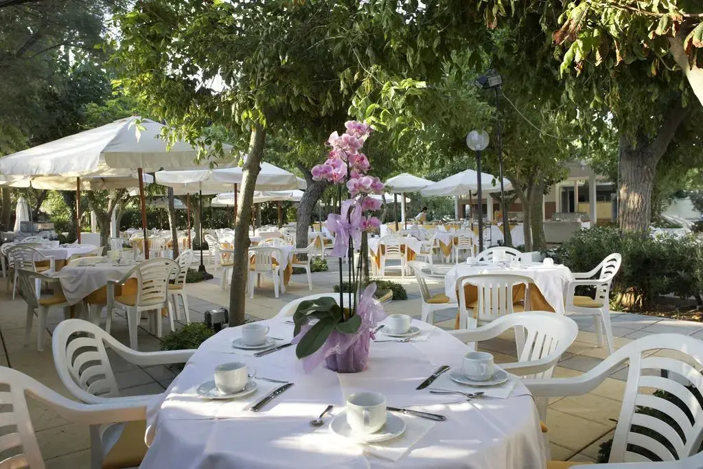 Alexandra Plaza Hotel - Général