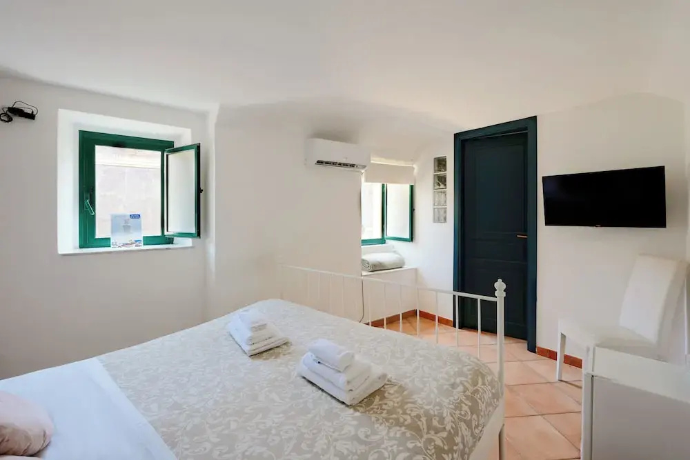 Economy room