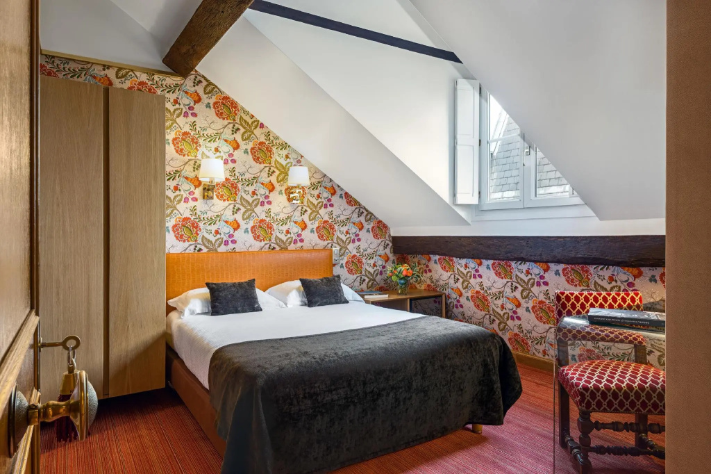 Classic Double room (full double bed)