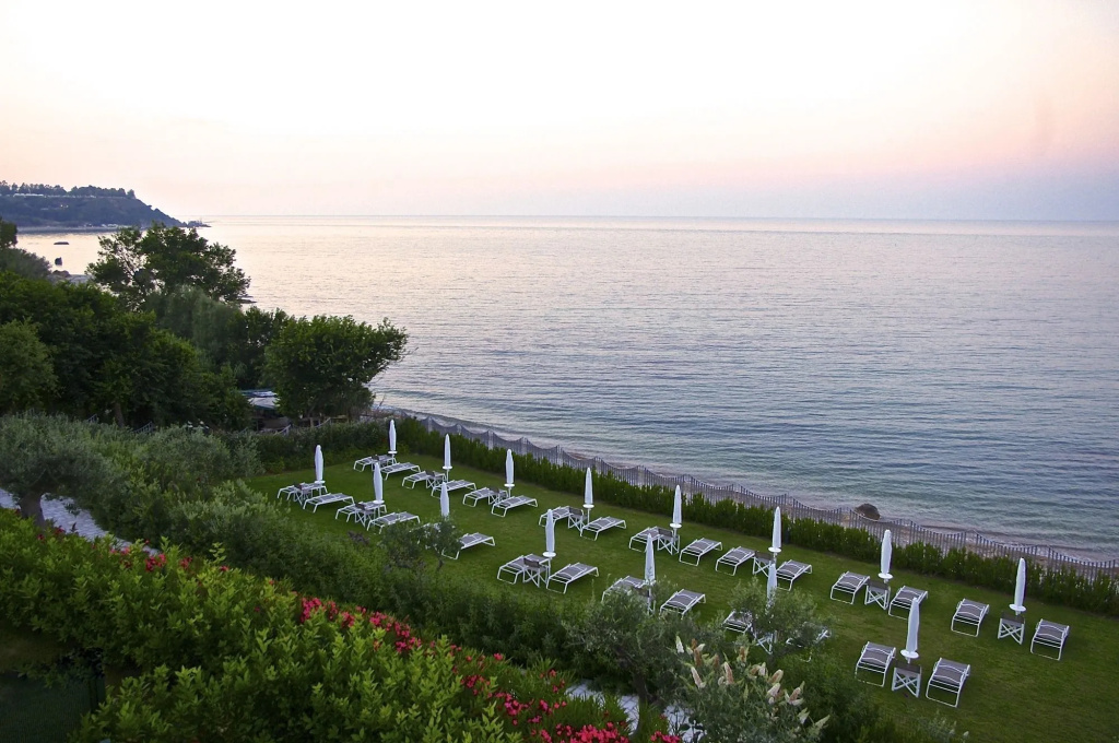 Beach & Waterfront