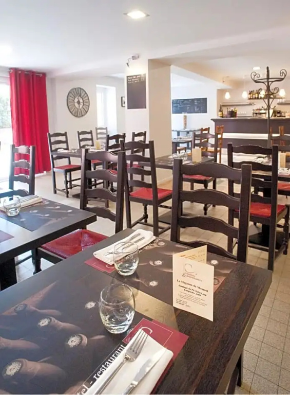 Voir la photo 2 — Comptoir et Dépendances