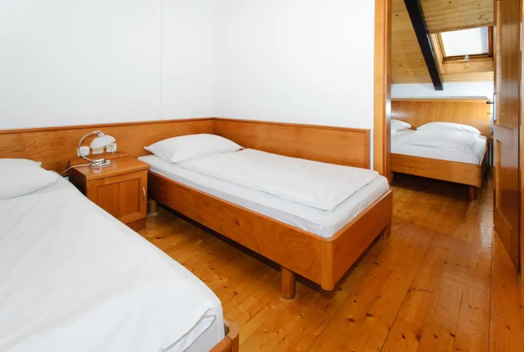 2 Bedrooms Bungalow