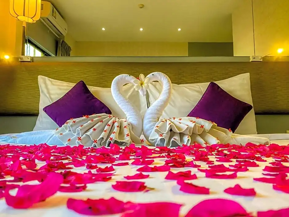 Deluxe Double room (full double bed)
