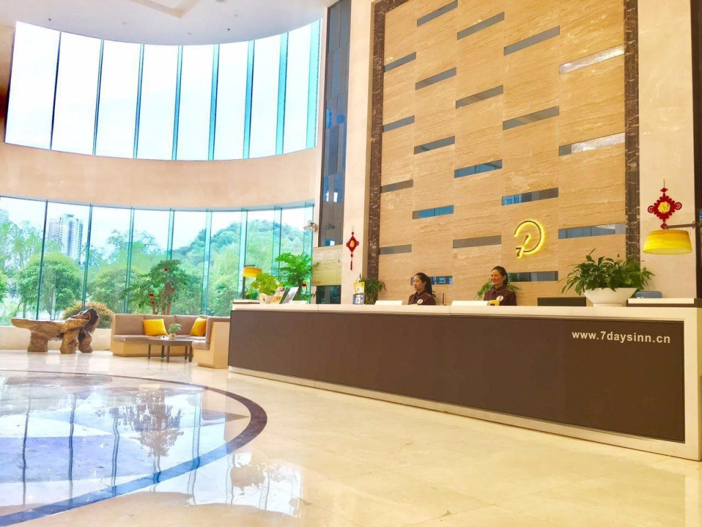IU Hotel Guiyang North Station Century City Convention and Exhibition Center
