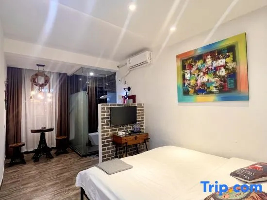 Deluxe Double room (full double bed)