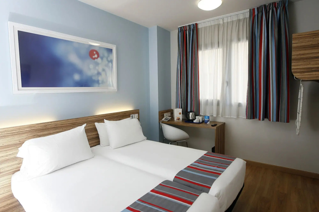 Travelodge Madrid Torrelaguna — фото