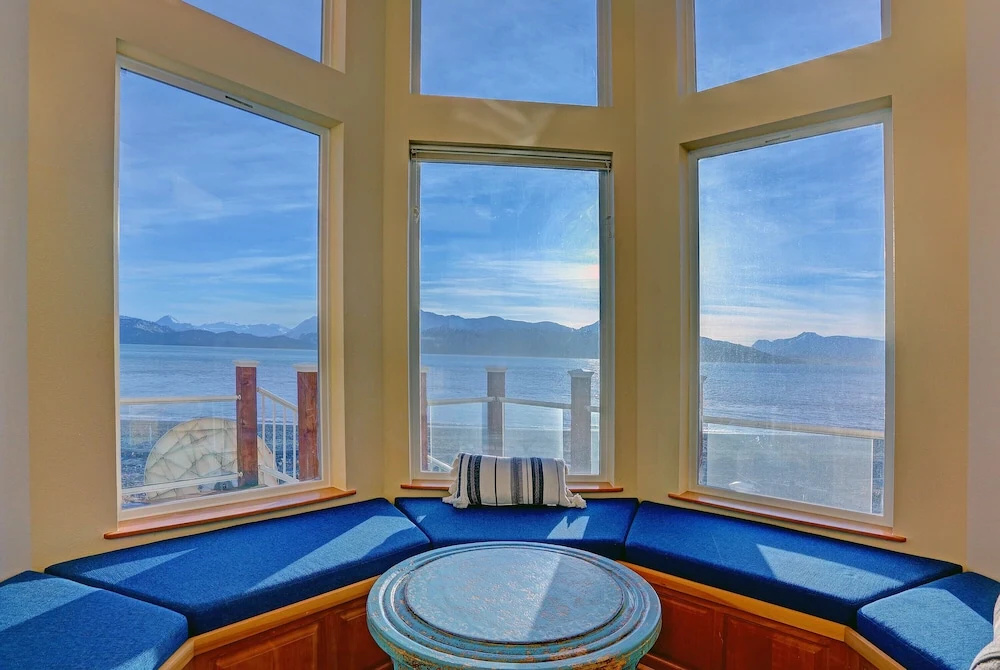 3 Bedrooms Standard room with bay view