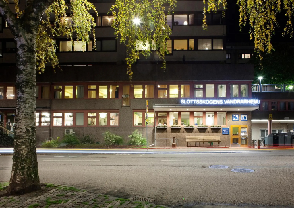 Slottsskogens Vandrarhem & Hotell