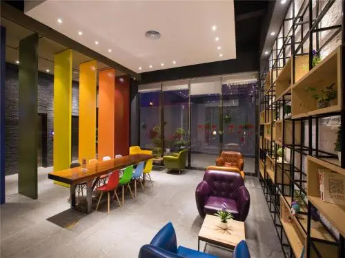 Lobby & Reception