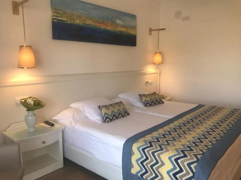 Standard Double room with partial sea view (full double bed)