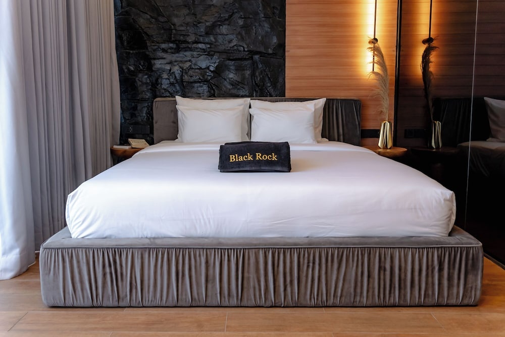 Отель Black Rock Villas в Унгасане