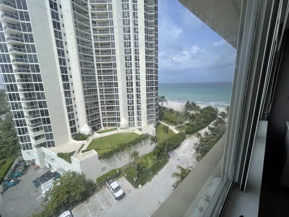Areia Azul Aparts Miami
