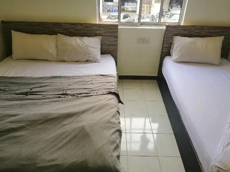 OYO 90028 Ragula Hotel