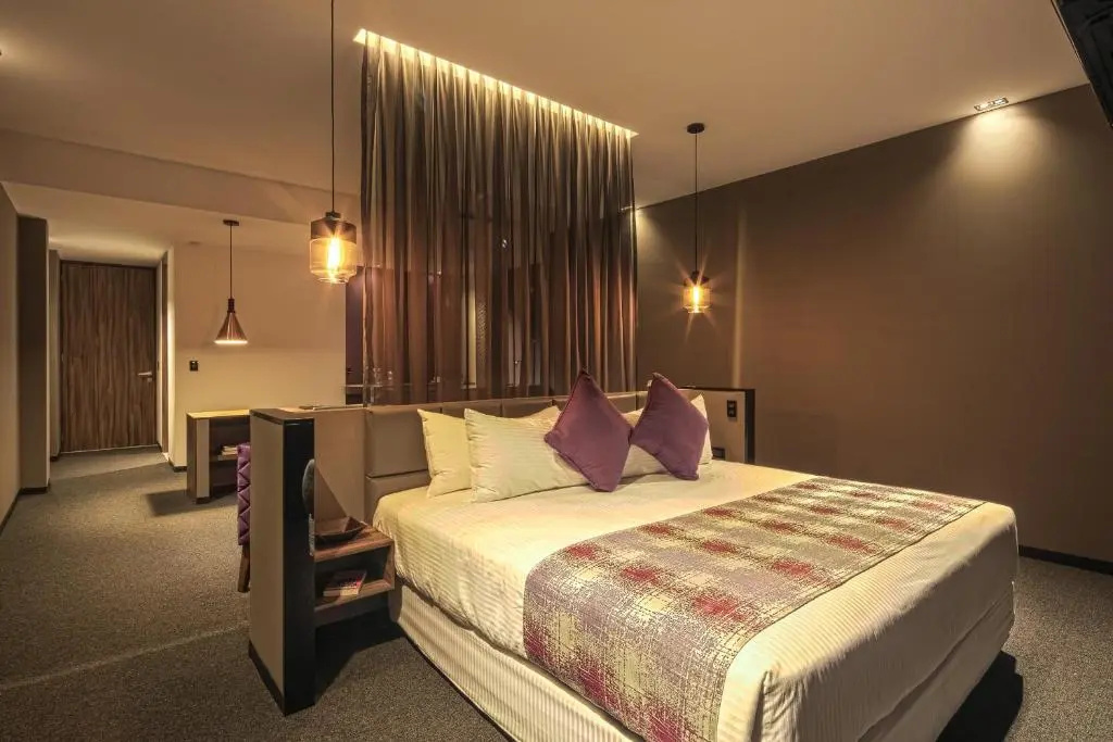 Deluxe Double room (full double bed)