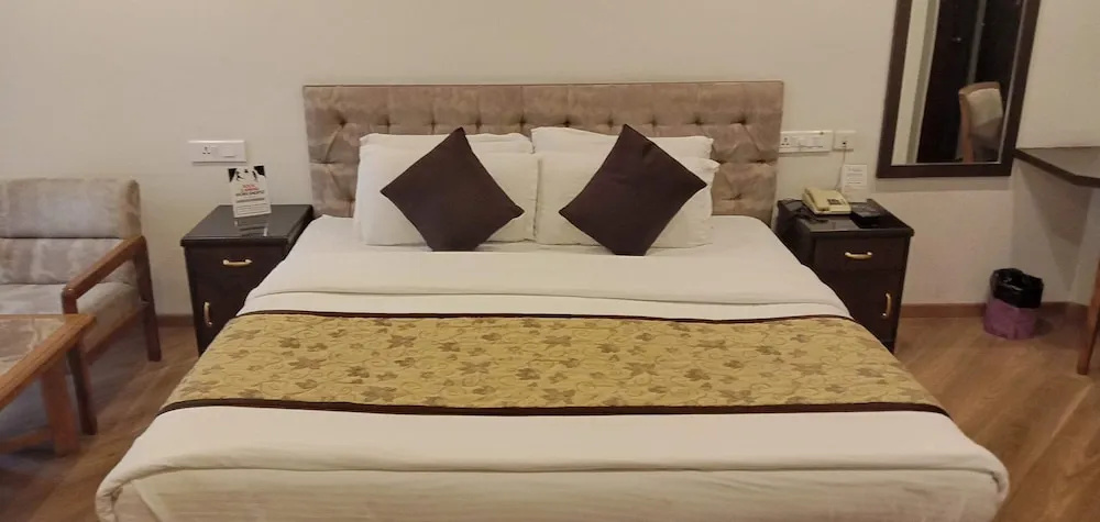 Deluxe Double room (full double bed)