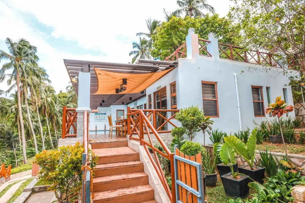 Noni's Resort