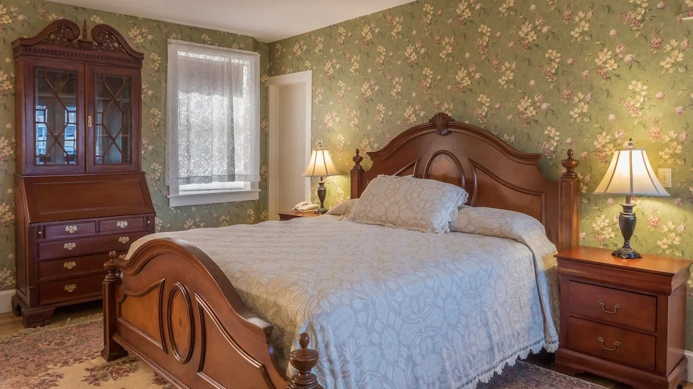 Standard Double room with partial ocean view (full double bed)