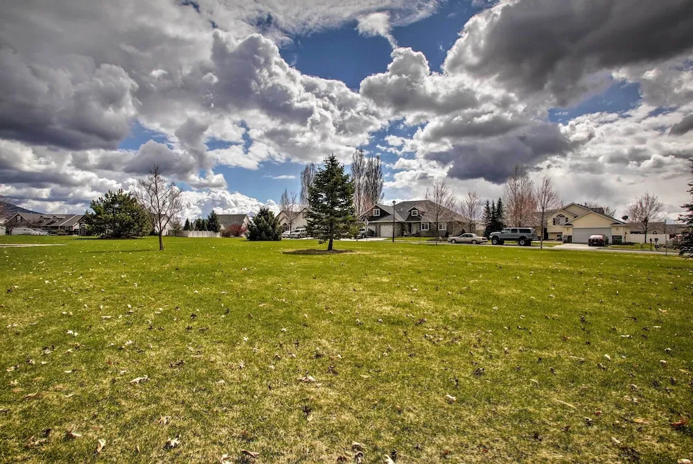 Cozy Getaway w/ Yard & Patio: 4 Mi to Hayden Lake!