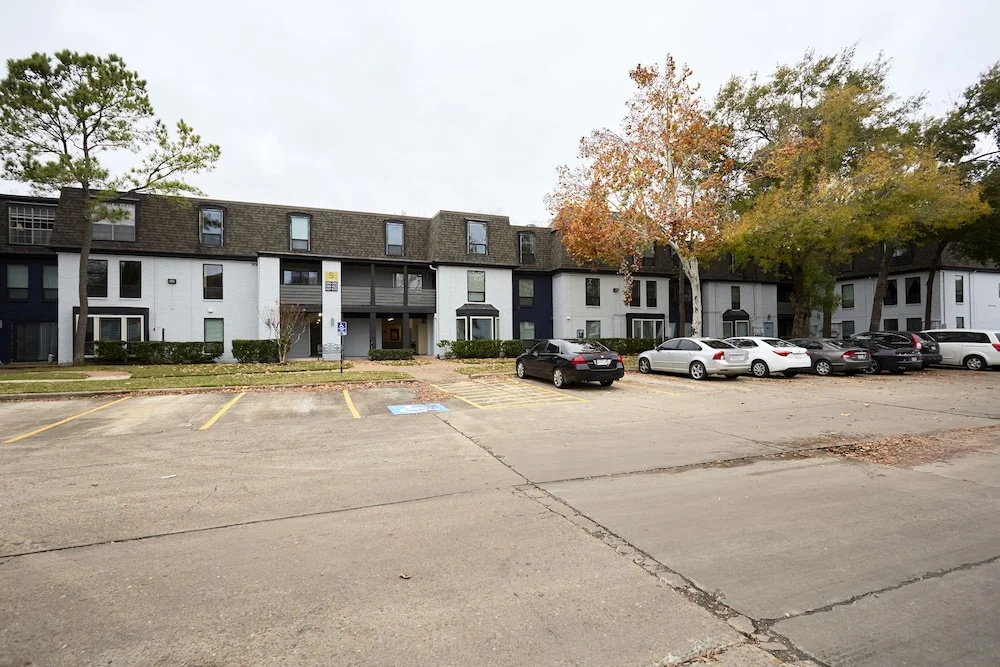 Deluxe Braeswood Place Suites by Sonder