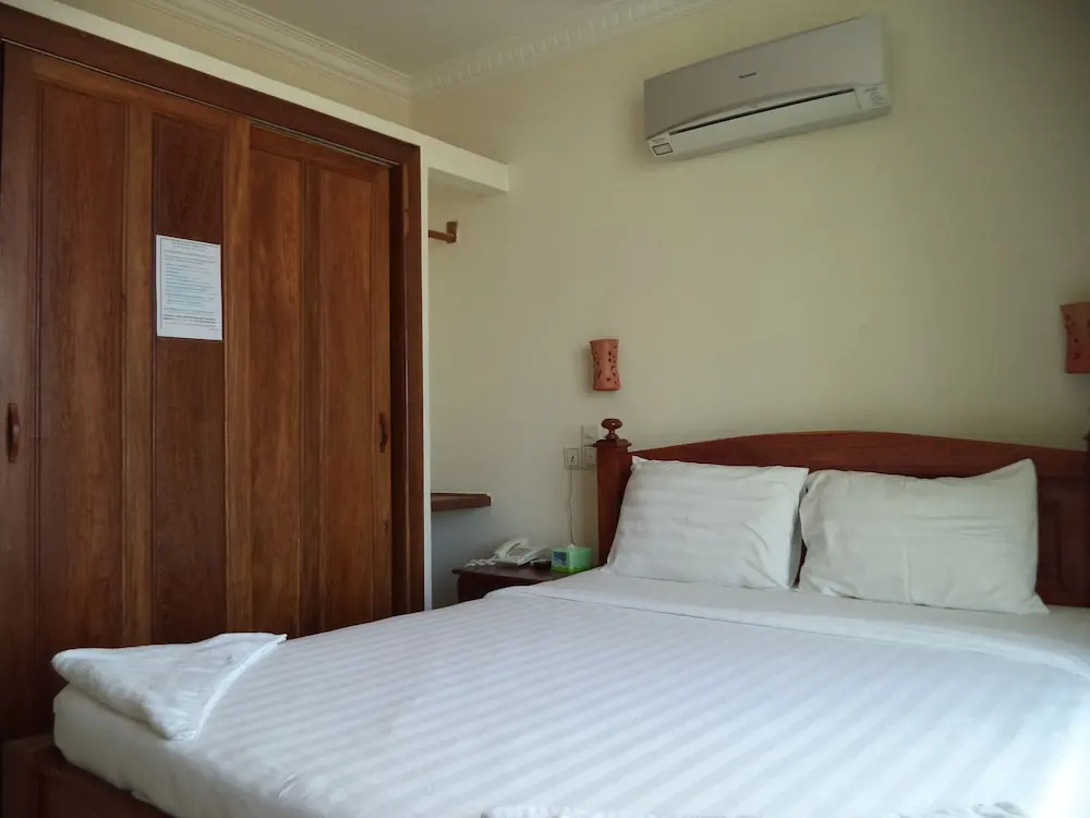 Standard Double room with balcony (full double bed)