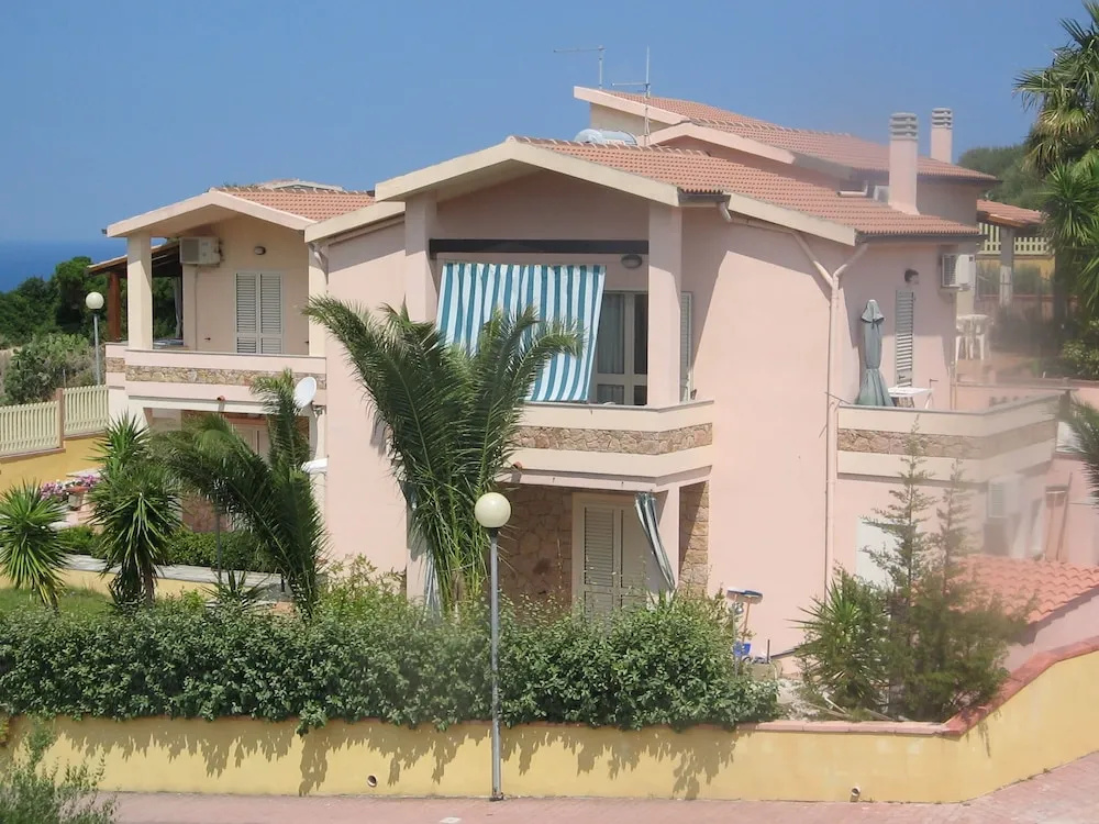 Holiday House la Caldosa Apartment c11 Terrace With sea View and Swimming Pool