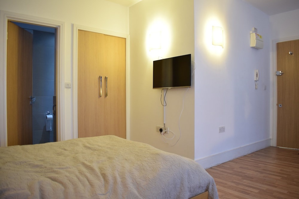 Spacious Studio Flat in Central Kensington