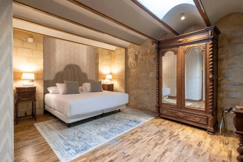 Superior Double room (full double bed)