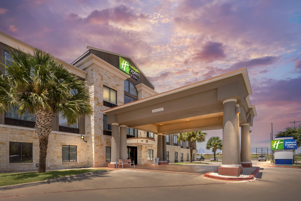 Holiday Inn Express Suites Beeville by IHG