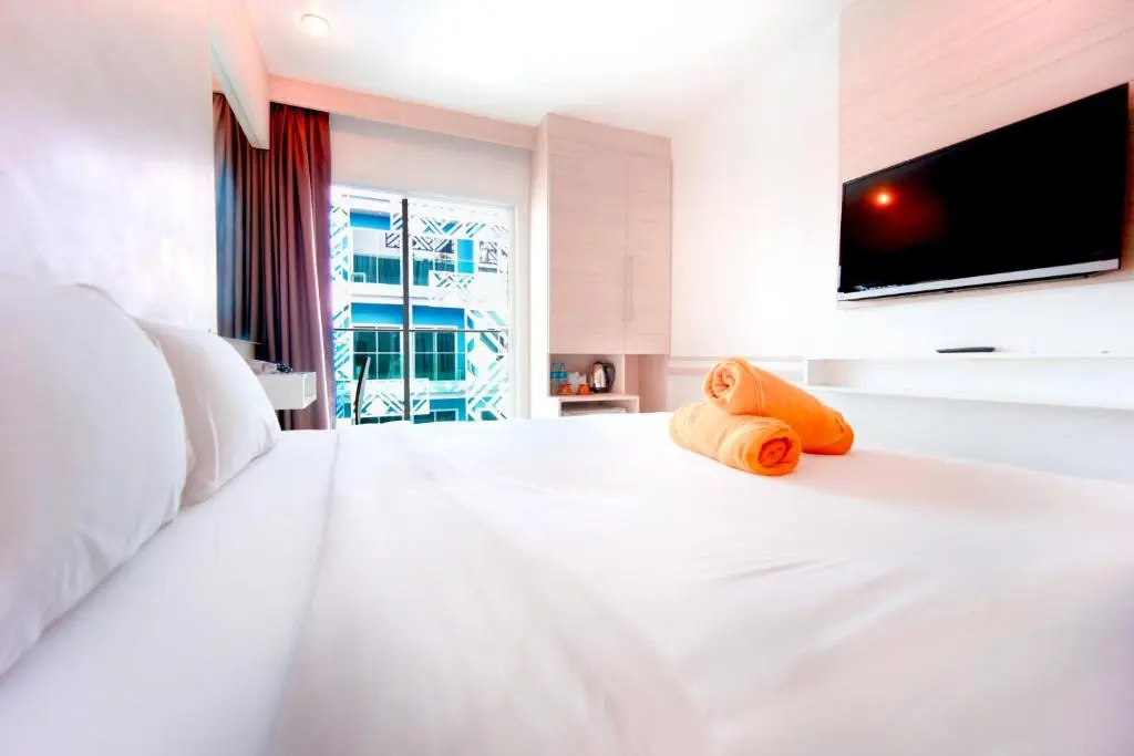 Deluxe Double room with balcony (full double bed)