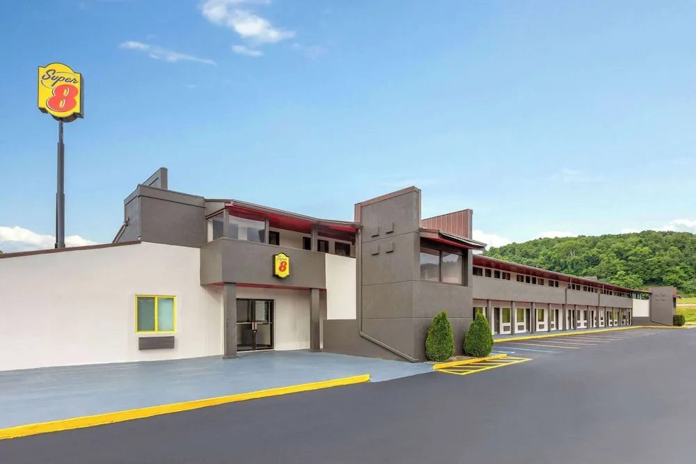 Super 8 Bridgeport/Clarksburg Area