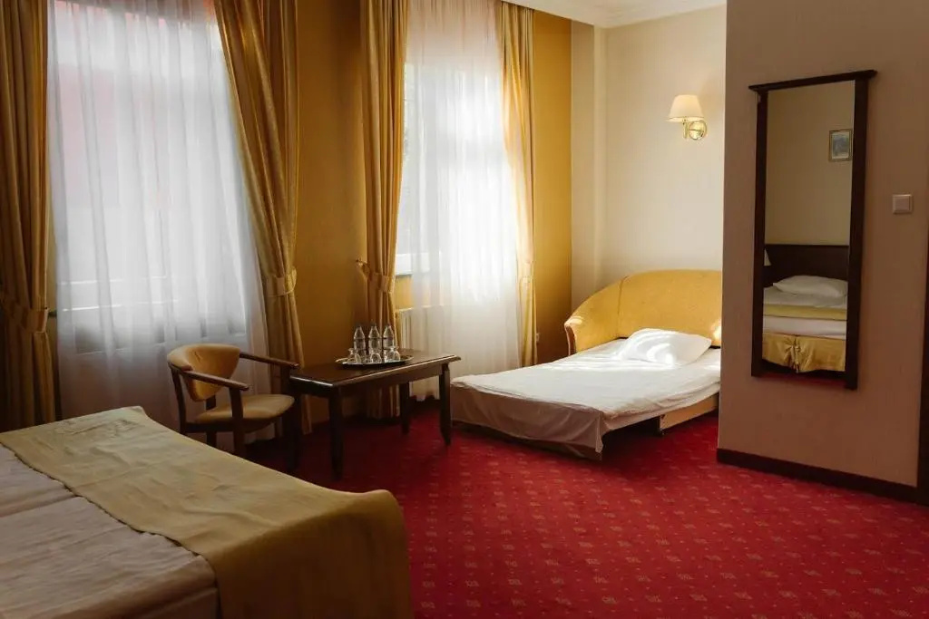 Standard Triple room