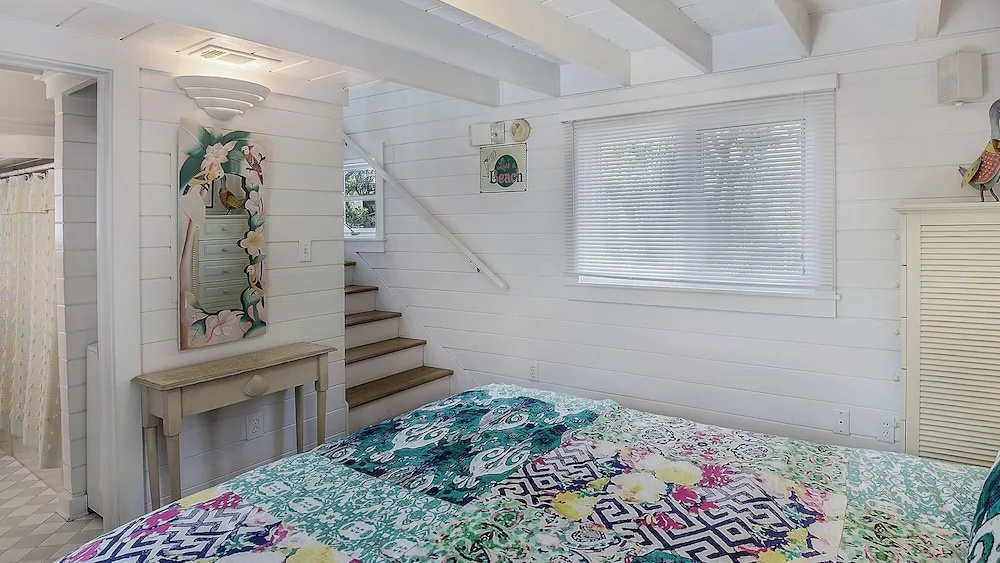 Located in Seaside - Sleeps 4