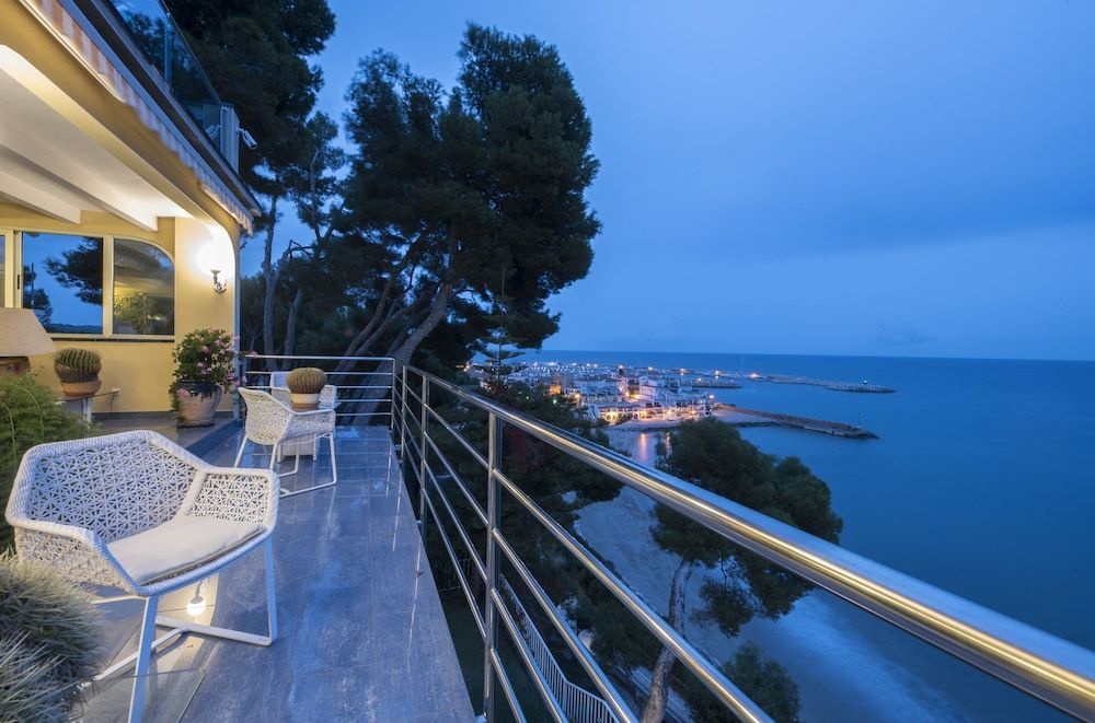 Beach & Waterfront