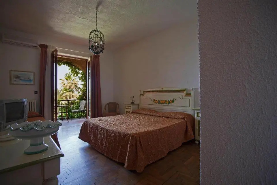 Standard Double room with sea view (full double bed)