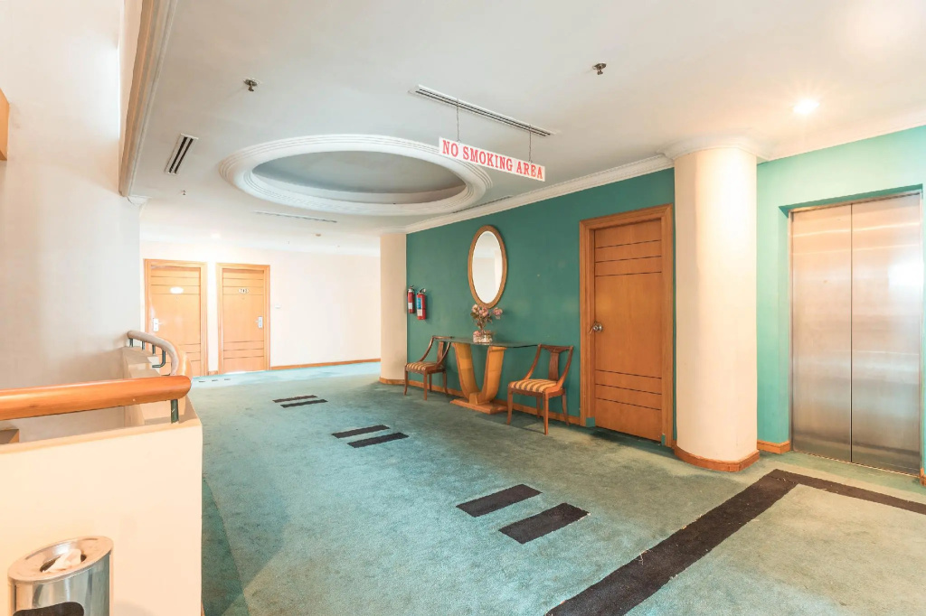 Lobby & Reception