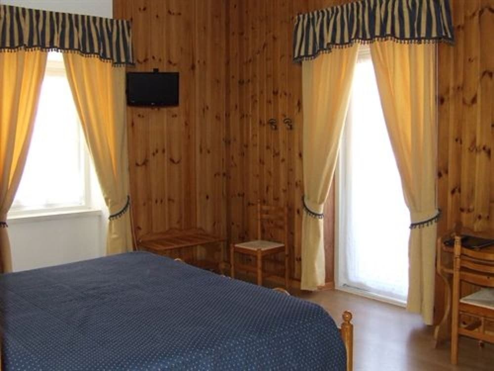 Standard Single room with balcony (extra bed not included)