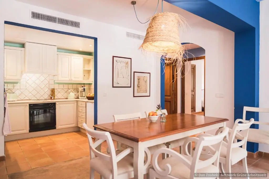 3 Bedrooms Apartment