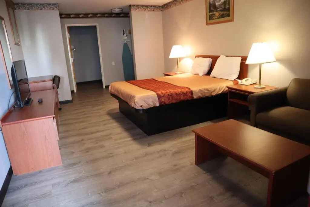 Deluxe Double room (full double bed)