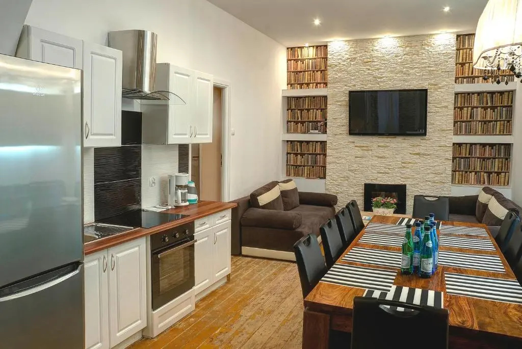 6 Bedrooms Apartment