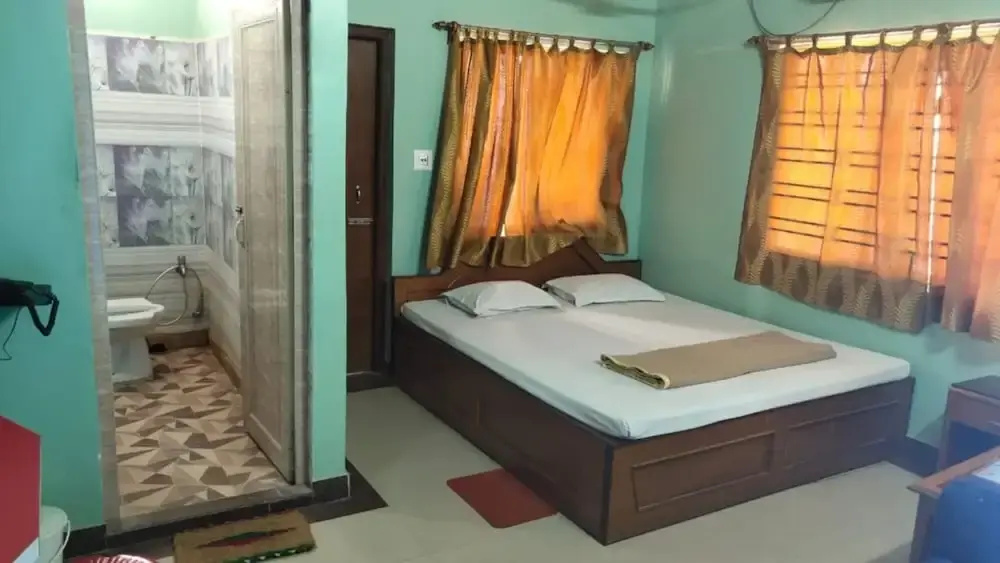 Standard Double room with balcony (full double bed)