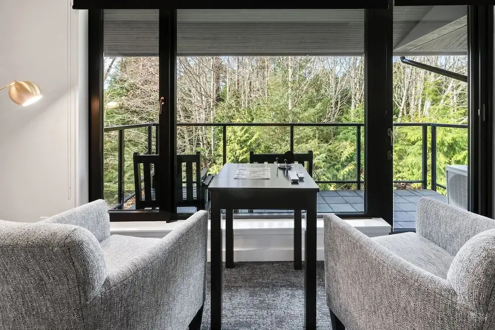 Studio with balcony and with land view